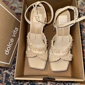 Dolce Vita Women's Cream Sandals